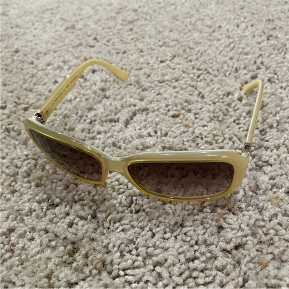 New without tags Fendi Women's Yellow Sunglasses - Picture 4 of 5